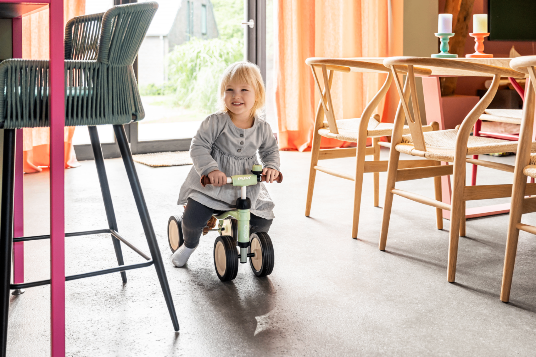 Barn på PUKYLINO udendørs